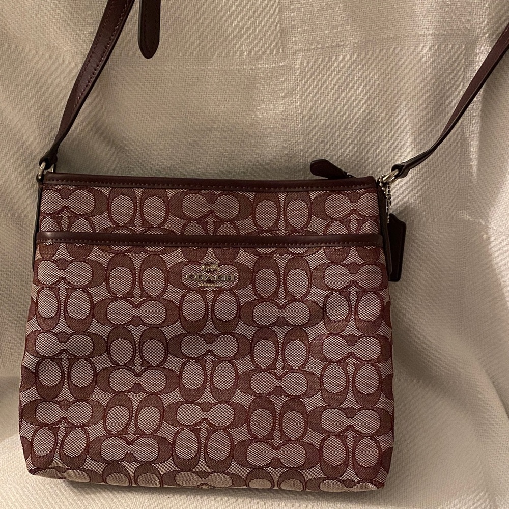 🦩Coach Crossbody Bag - plum burgundy and Tan🦩